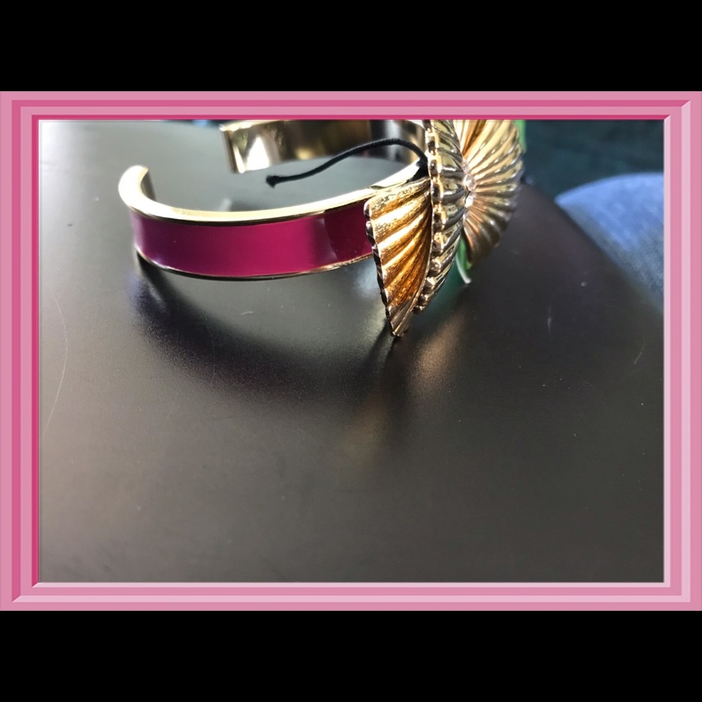 (REDUCED) LILLY PULITZER GOLD BOW BRACELET - Picture 2 of 6
